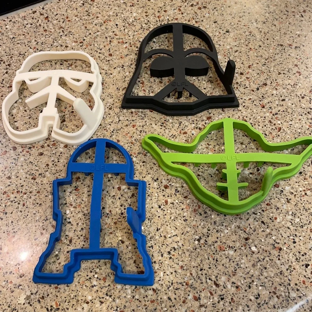 Star Wars Set Williams Sonoma Silicone Baking Molds Baby Yoda Darth Vader NEW